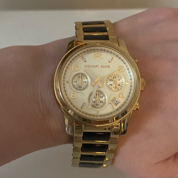 Michael Kors Gold Tortoise Link Watch - Picture 3 of 9
